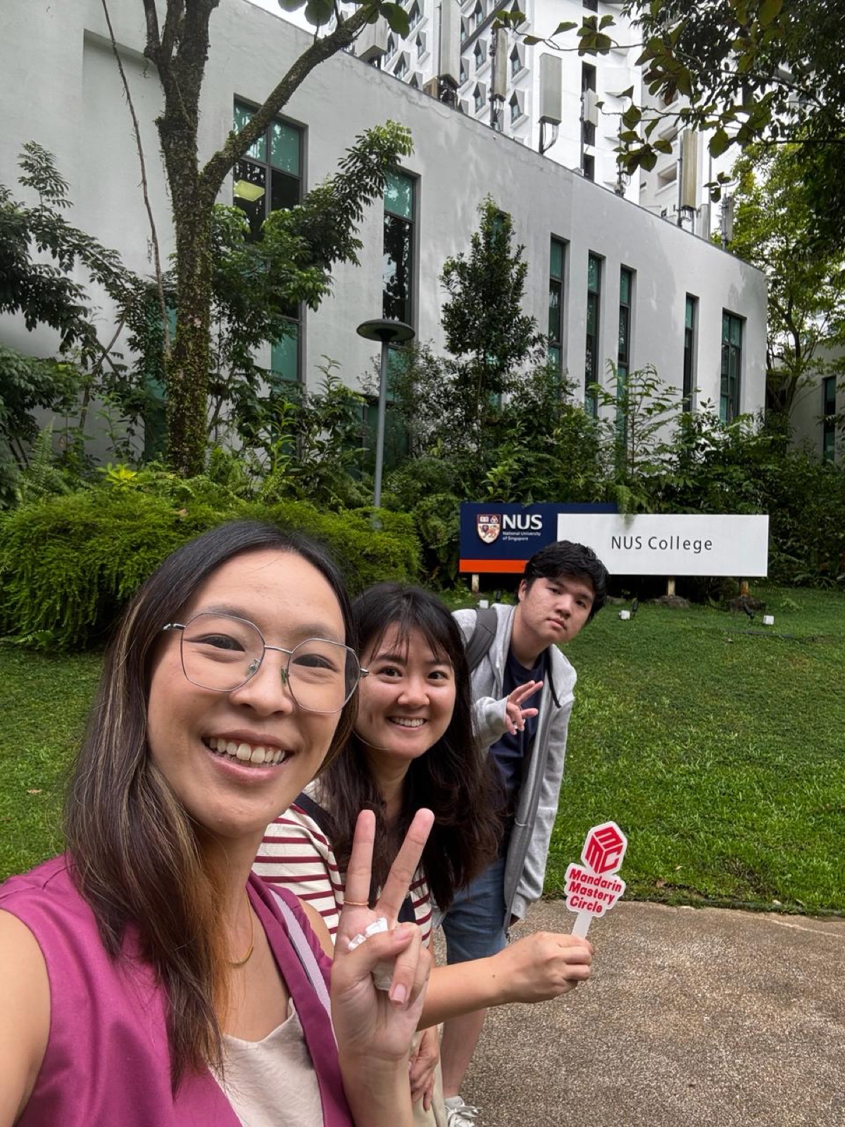 Lynda Lysandra and Serena Yang with MMC student at NUS College Singapore